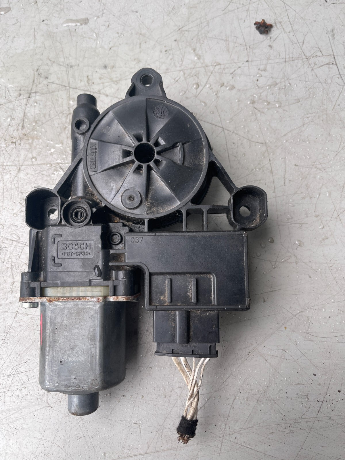 2016 VW TIGUNA PASSENGER SIDE WINDOW REGULATOR MOTOR 0130822725