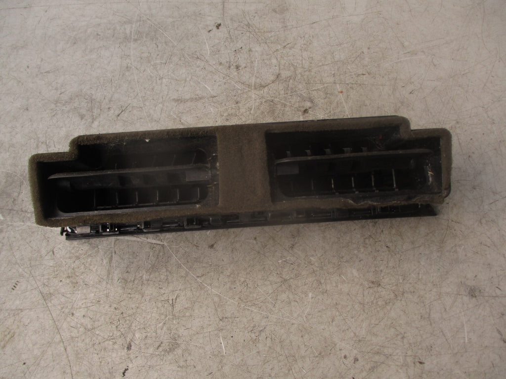 2011 AUDI A5 8T CENTRE DASHBOARD AIR VENT 8T2820951B