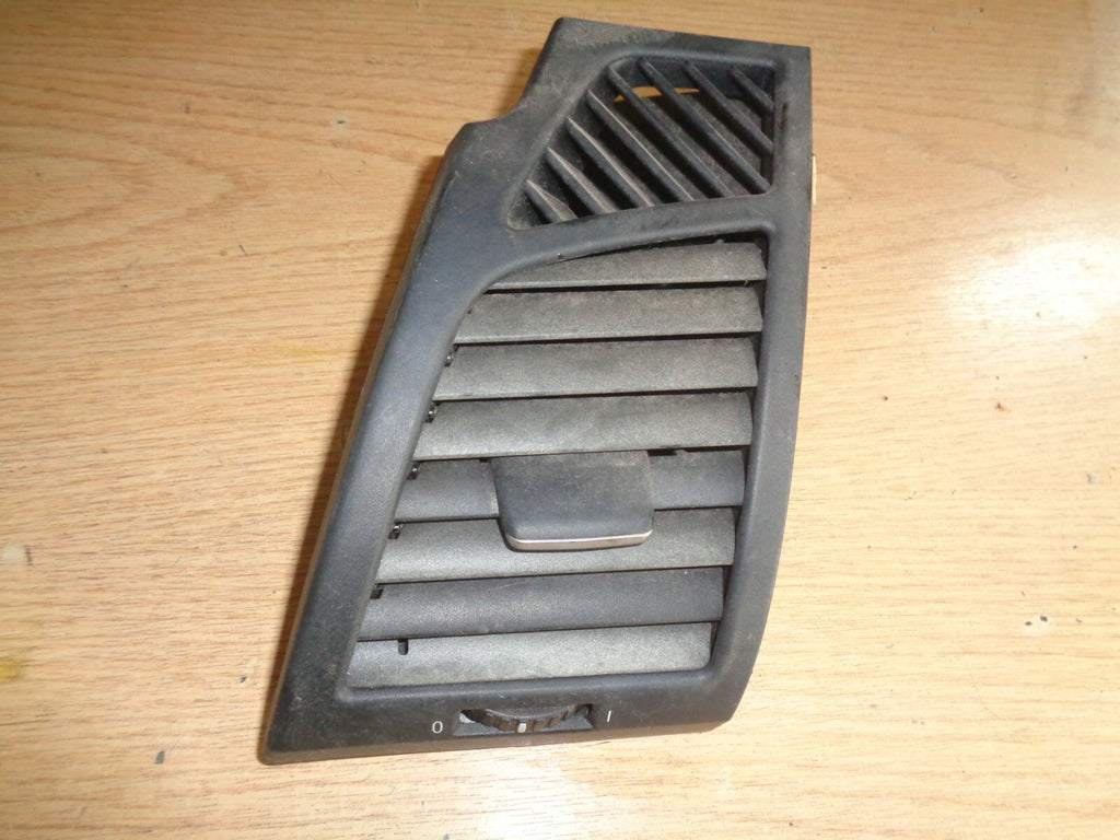 BMW 1 SERIES E81 E2 E87 E88 DASH AIR VENT NS PASSENGER SIDE AIR VENT 7059187