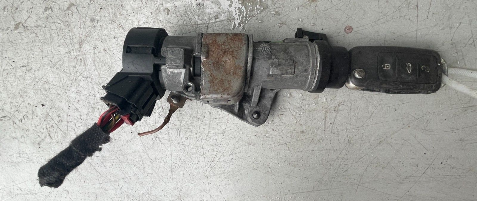 VW VOLKSWAGEN AUDI GNITION LOCK BARREL STARTER SWITCH WITH KEY 905851