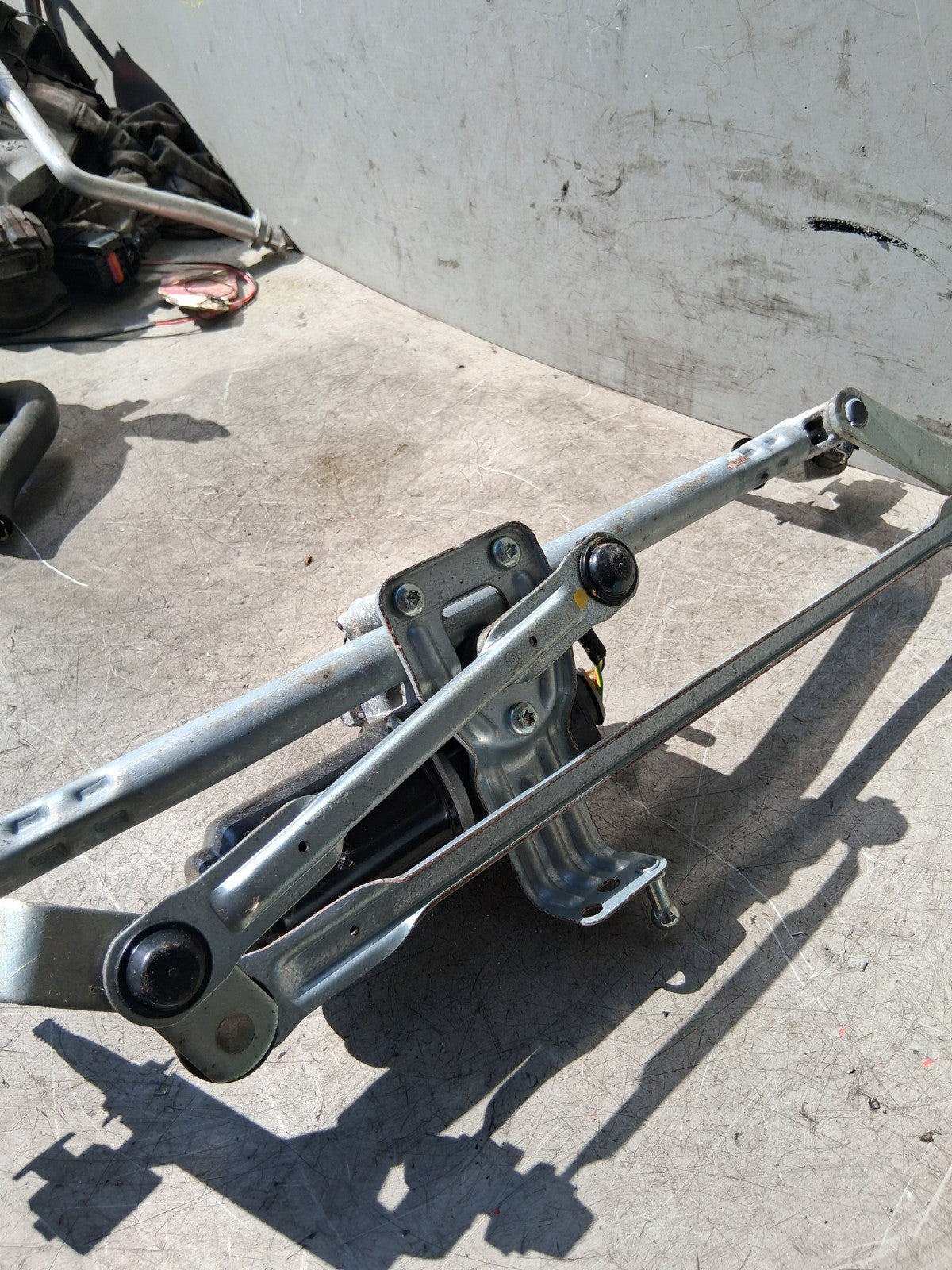 2019 VW VOLKSWAGEN POLO FRONT WINDSCREEN WIPER MOTOR AND LINKAGE 443122450017