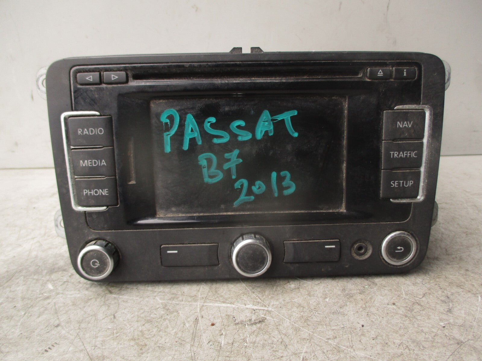 2013 VOLKSWAGEN PASSAT B7 SAT NAV RADIO CD PLAYER HEAD UNIT 3C0035279G
