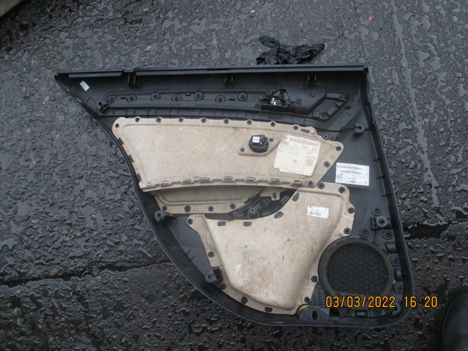 VOLKSWAGEN GOLF 2018 MK7 5DR OSR DRIVER SIDE REAR DOOR CARD