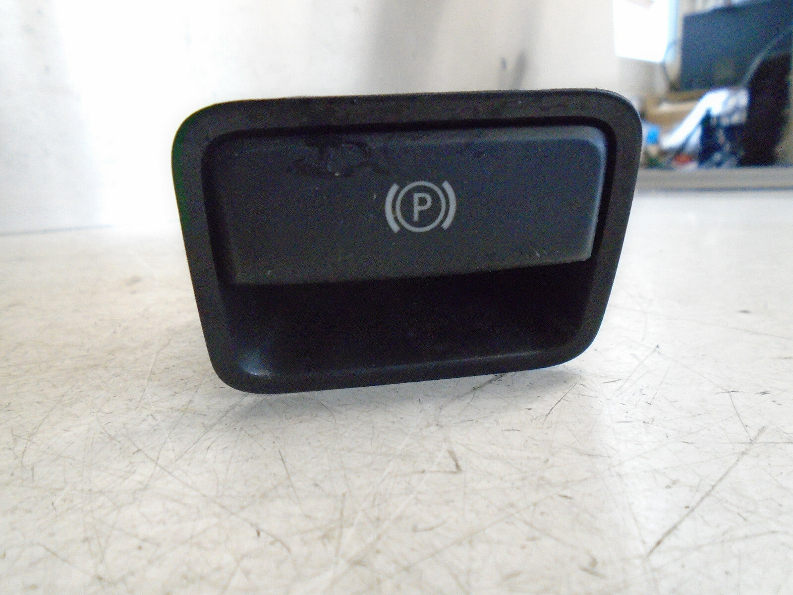 MERCEDES BENZ A CLASS W176 2017 ELECTRONIC HANDBRAKE RELEASE SWITCH A2469050451