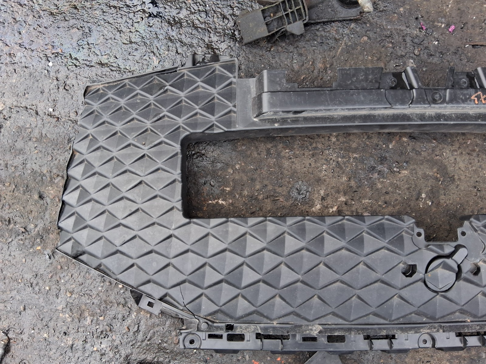 2024  DS AUTOMOBILES DS 7 FRONT BUMPER RADIATOR GRILL GRILLE DAMAGED