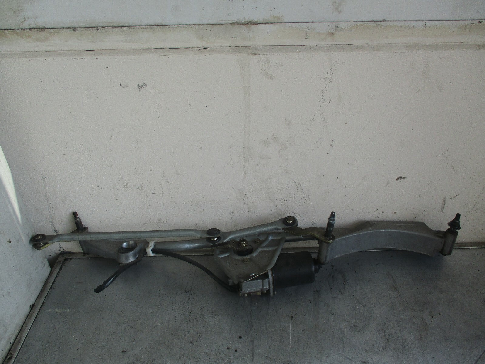 MERCEDES C CLASS W203 FRONT WINDSCREEN WIPER MOTOR LINKAGE MECHANISM A2038200442