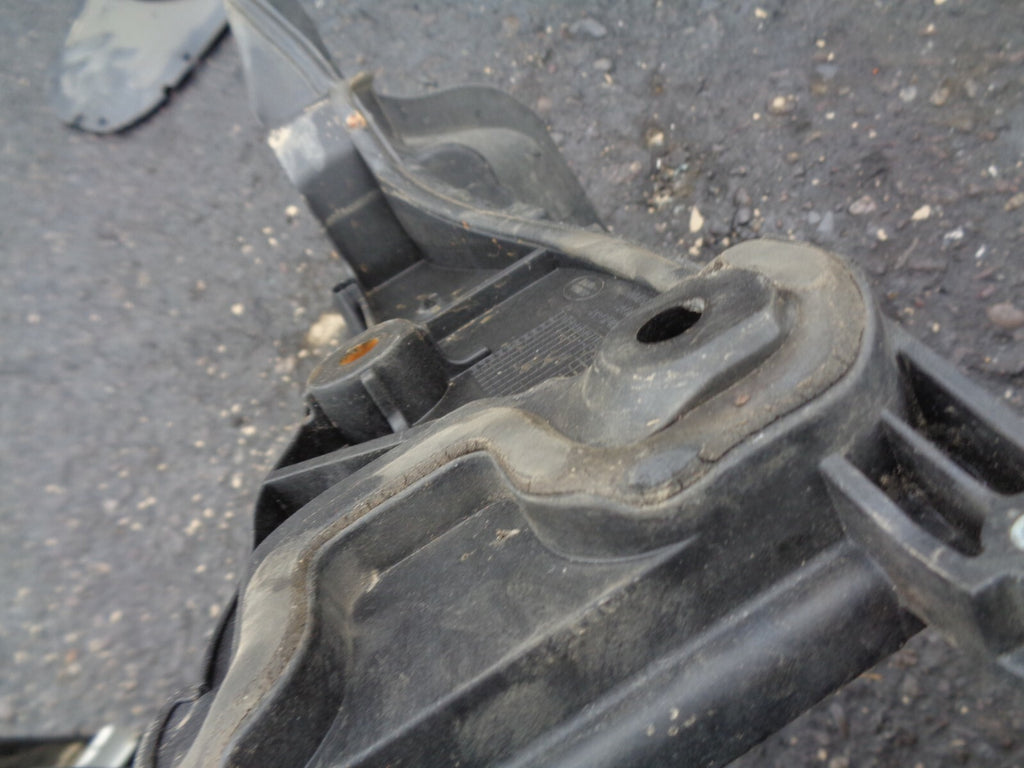 LAND ROVER DISCOVERY 2005 3 LR3 BATTERY BOX BASE PANEL MOUNTING DWM 500051