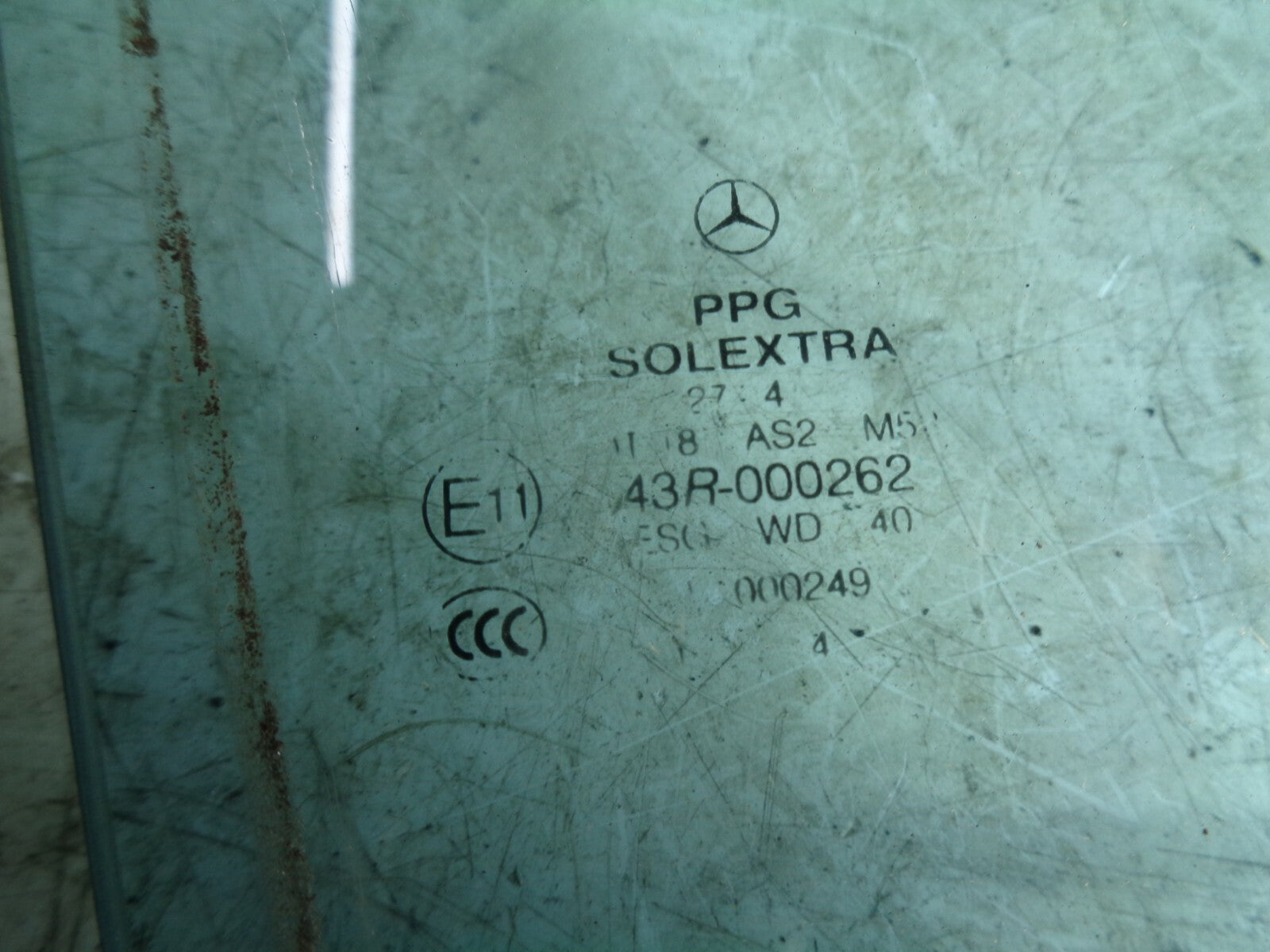 MERCEDES C CLASS OSF DRIVER SIDE FRONT DOOR WINDOW GLASS E1143R000262