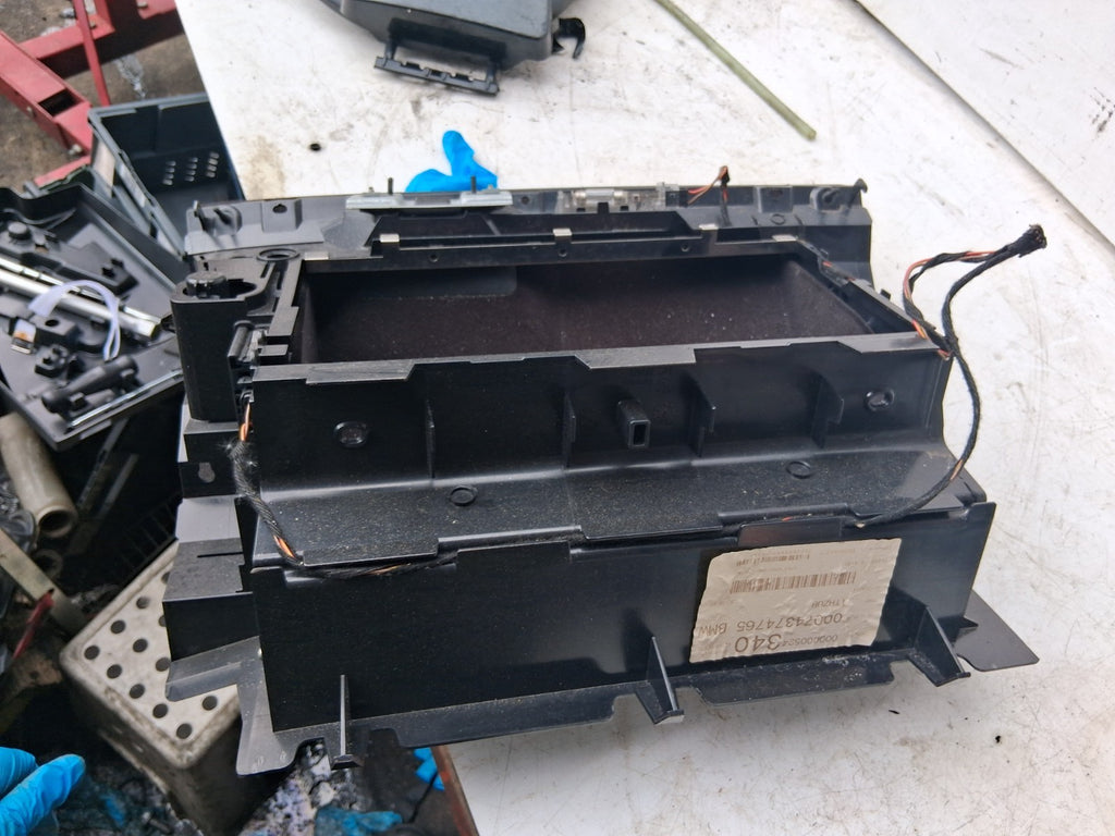 2004 BMW X3 E83 NS PASSENGER STORAGE COMPARTMENT GLOVEBOX