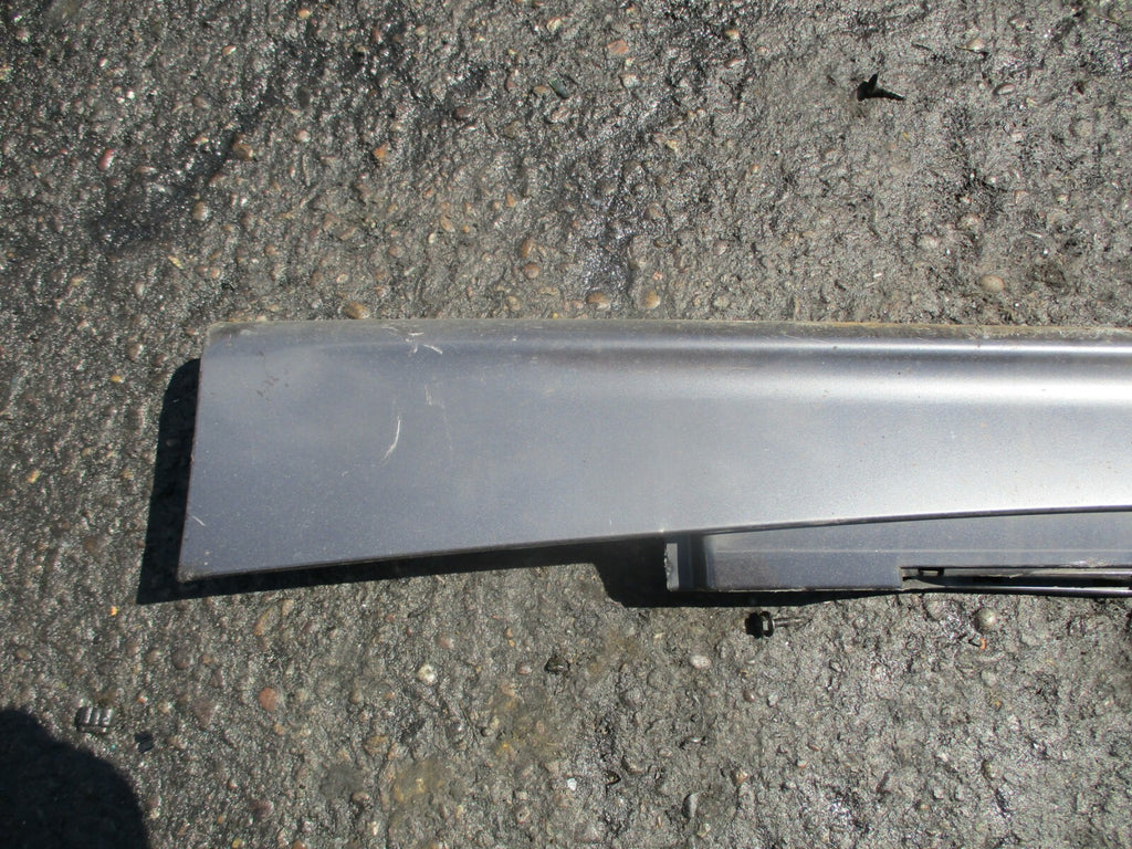 BMW 1 SERIES E87 2006 OS DRIVER SIDE SKIRT PLASTIC SILL COVER IN SILVER GREY