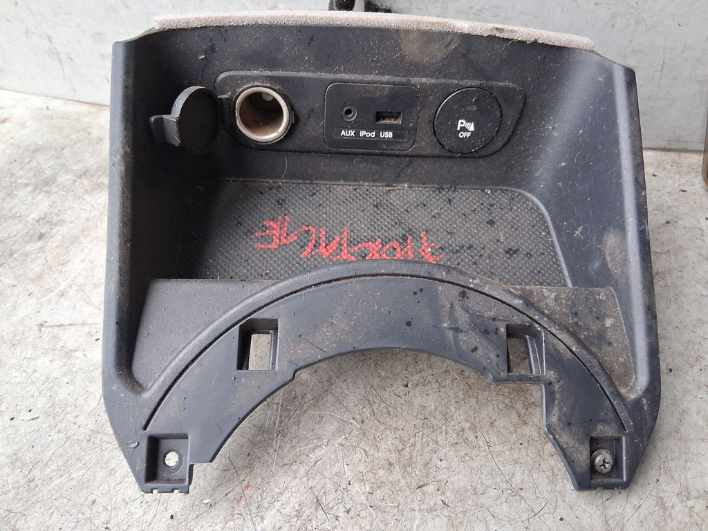 KIA SPORTAGE MK3 2012 CENTRE CONSOLE STORAGE TRAY USB AUX 846313W910