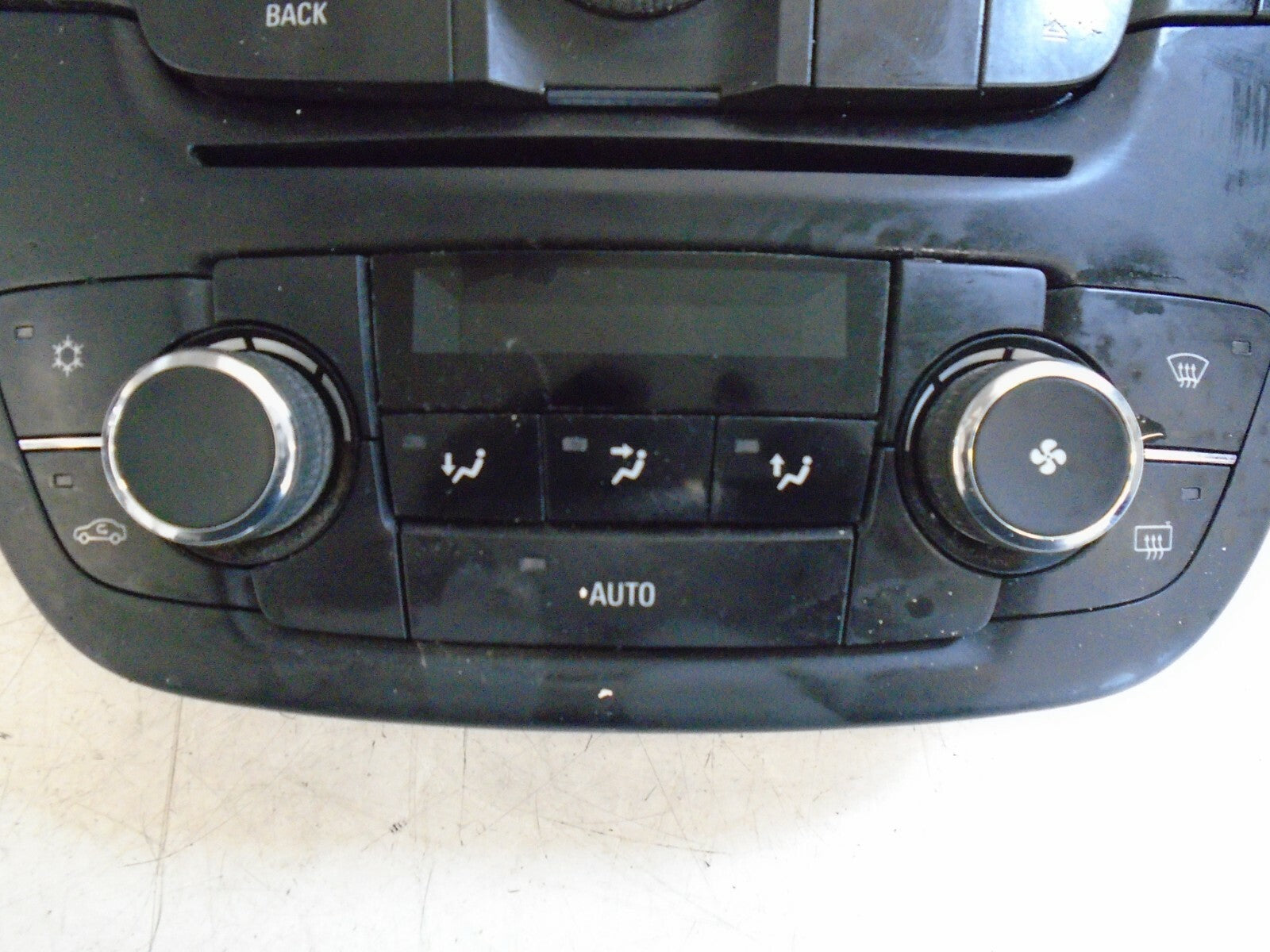 VAUXHALL INSIGNIA 2011 MK1 DIGITAL HEATER CONTROL PANEL AND STEREO 13321295