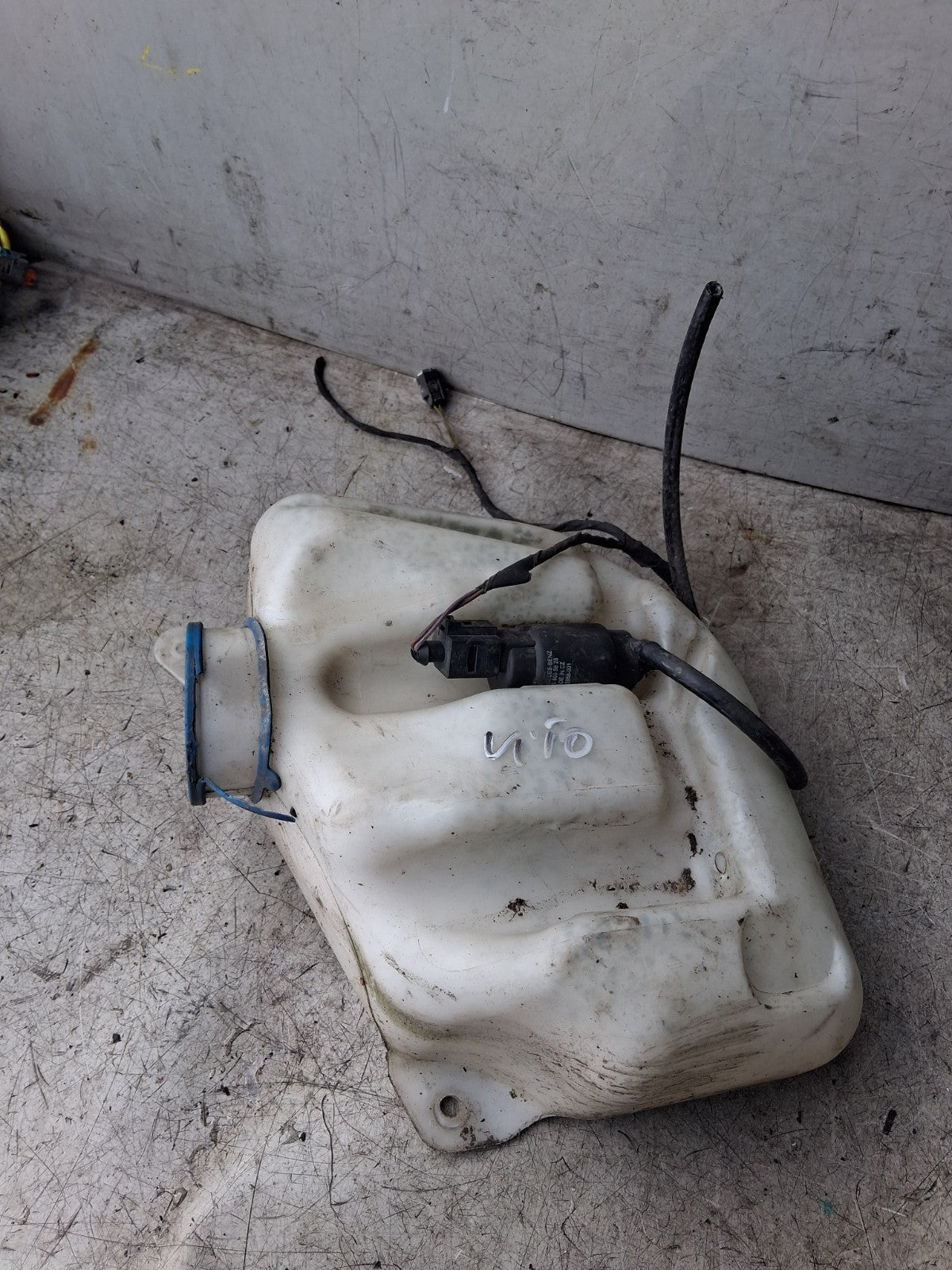 2007 MERCEDES BENZ VITO WINDSCREEN FLUID WASHER RESERVOIR A6398690320