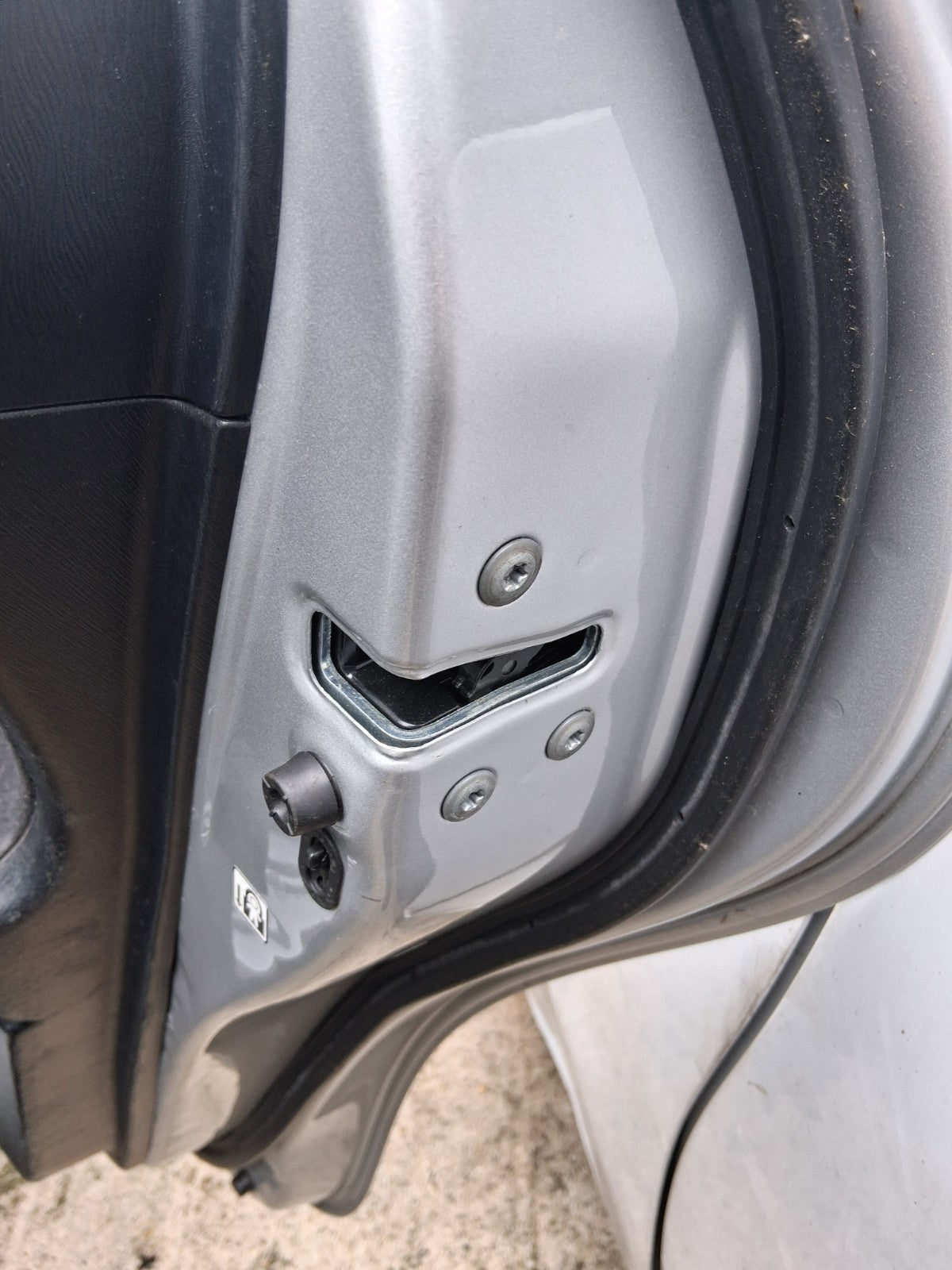 2018 TOYOTA PRIUS V PLUS XW40 OSR DRIVER SIDE REAR RIGHT DOOR LOCK MECHANISM