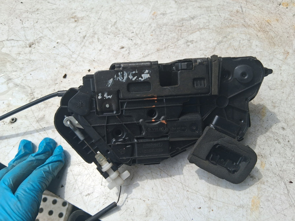 VW VOLKSWAGEN PASSAT B8 2019 NSF PASSENGER FRONT DOOR LOCK MECHANISM 5TB837015B