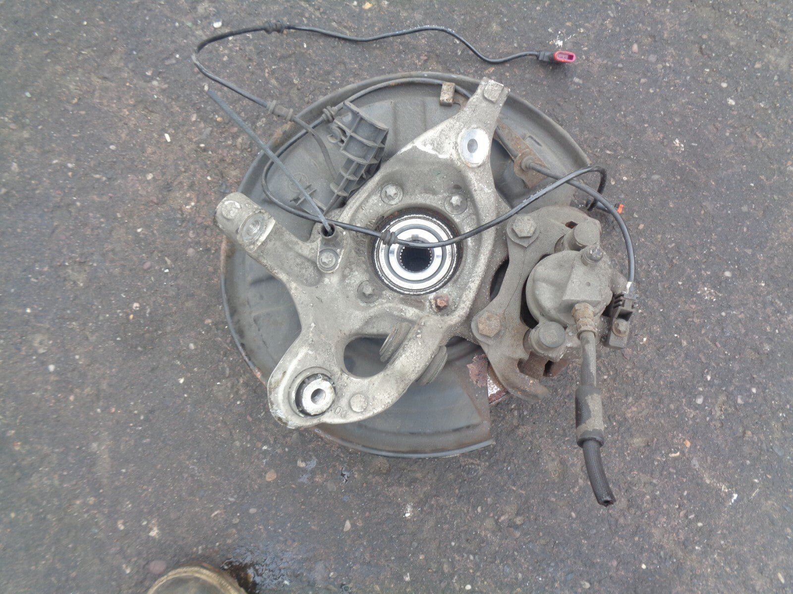 MERCEDES BENZ W212 2010 2.1 DIESEL OSR DRIVER SIDE REAR WHEEL HUB + CALIPER