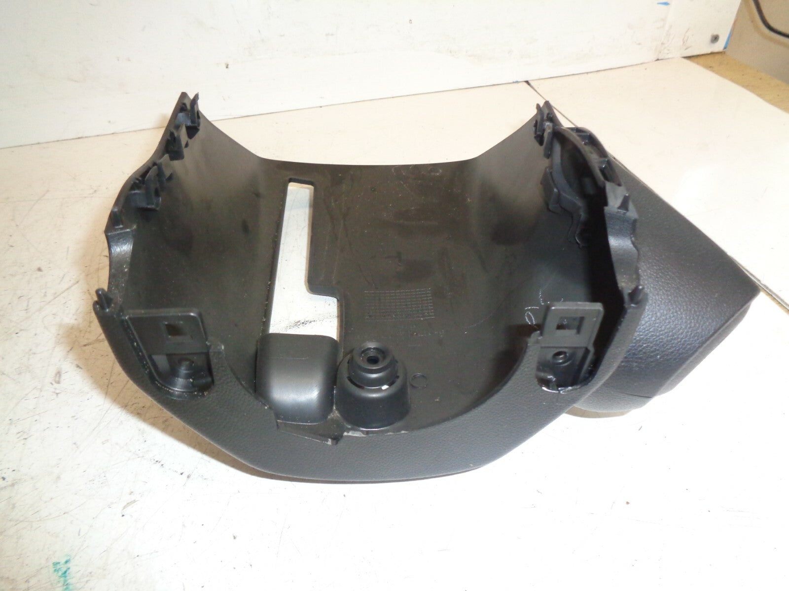 VAUXHALL VIVA 2017 STEERING SURROUND COWEL TRIM 95072442