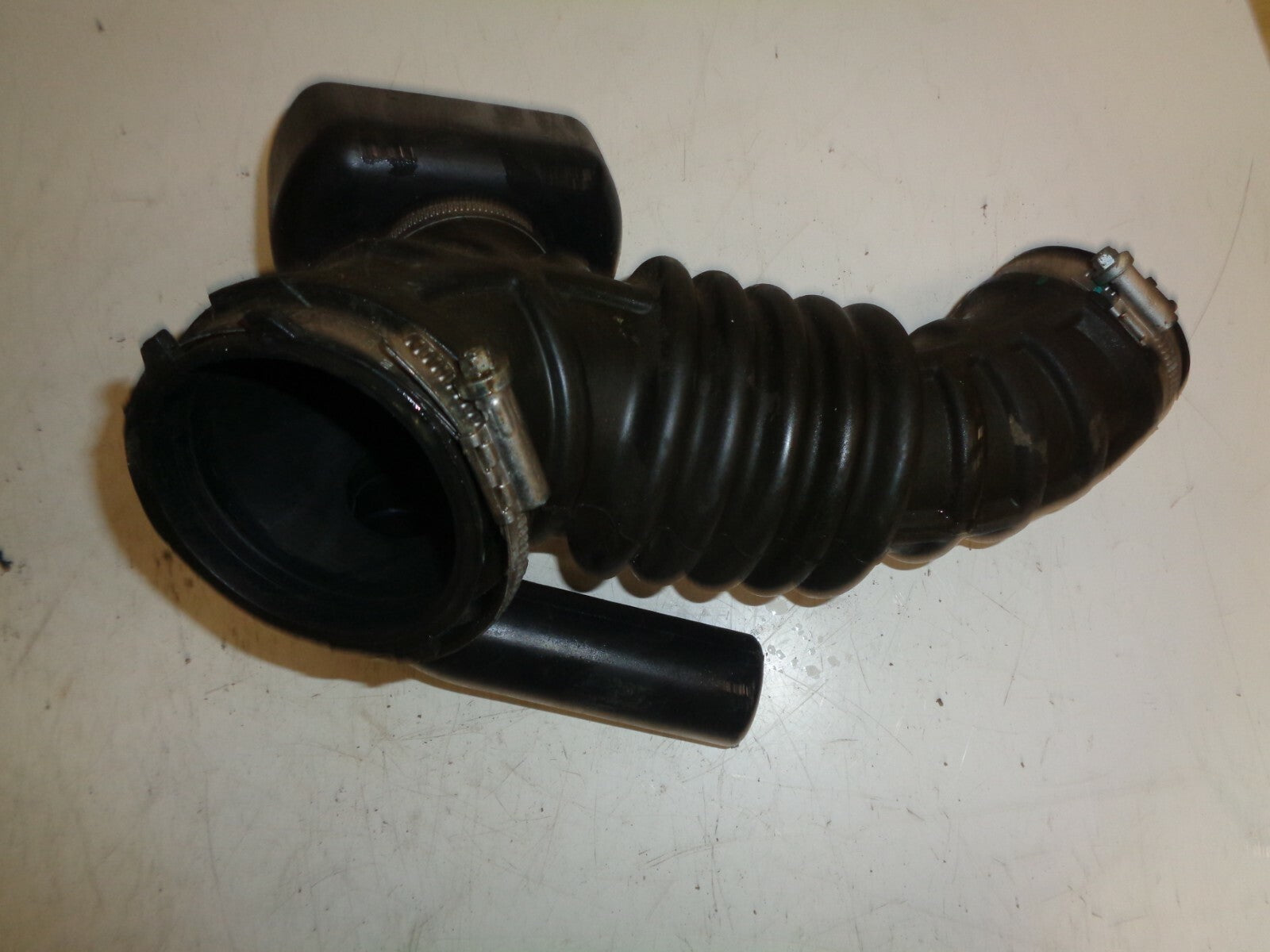 2018 SAIC LDV V80 2.5 CDI AIR TURBO PIPE HOSE