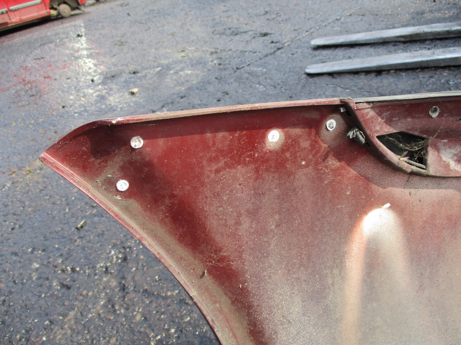 VAUXHALL VECTRA B ESTATE 1997 COMPLETE FRONT BUMPER WITH GRILLS BURGUNDY