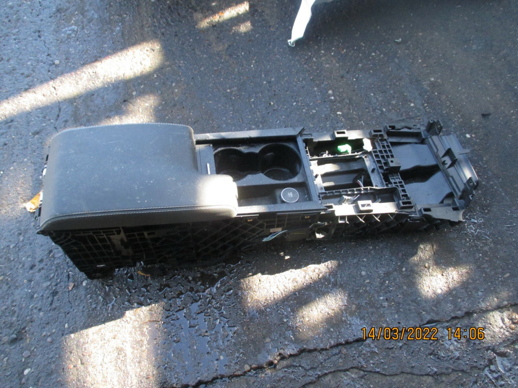 JAGUAR XE 2019 BARE CENTRE CONSOLE AND LEATHER ARM REST ASSEMBLY