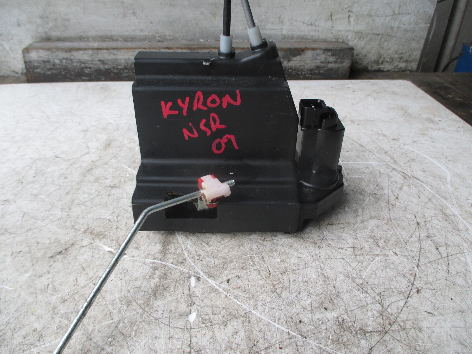 SSANGYONG KYRON 2009 2.0 DIESEL NSR PASSENGER SIDE DOOR LOCK MECHANISMS