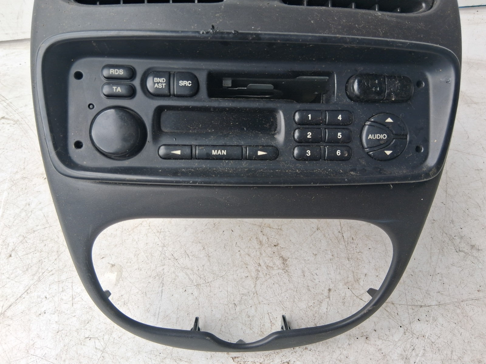 2001 PEUGEOT 206 RADIO CD PLAYER STEREO HEAD UNIT 9641523080