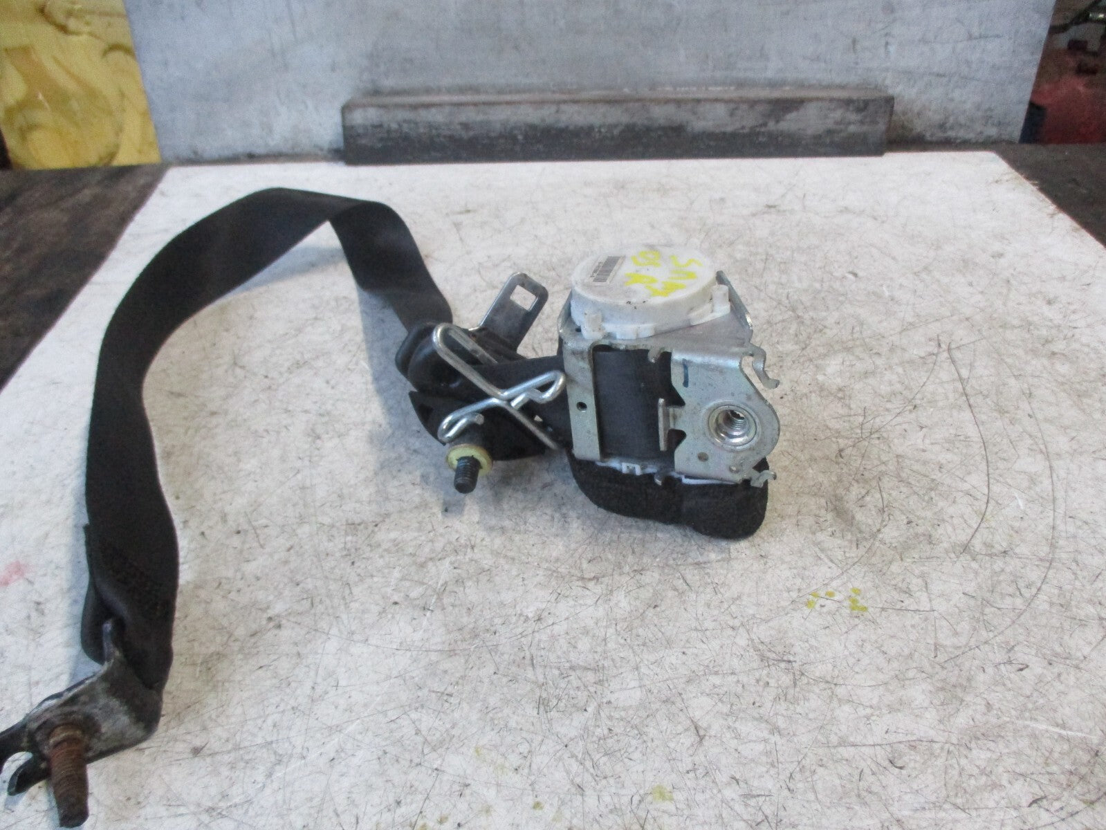 FORD S-MAX 2010 OSR DRIVER SIDE REAR MIDDLE ROW SEAT BELT 9611B68A
