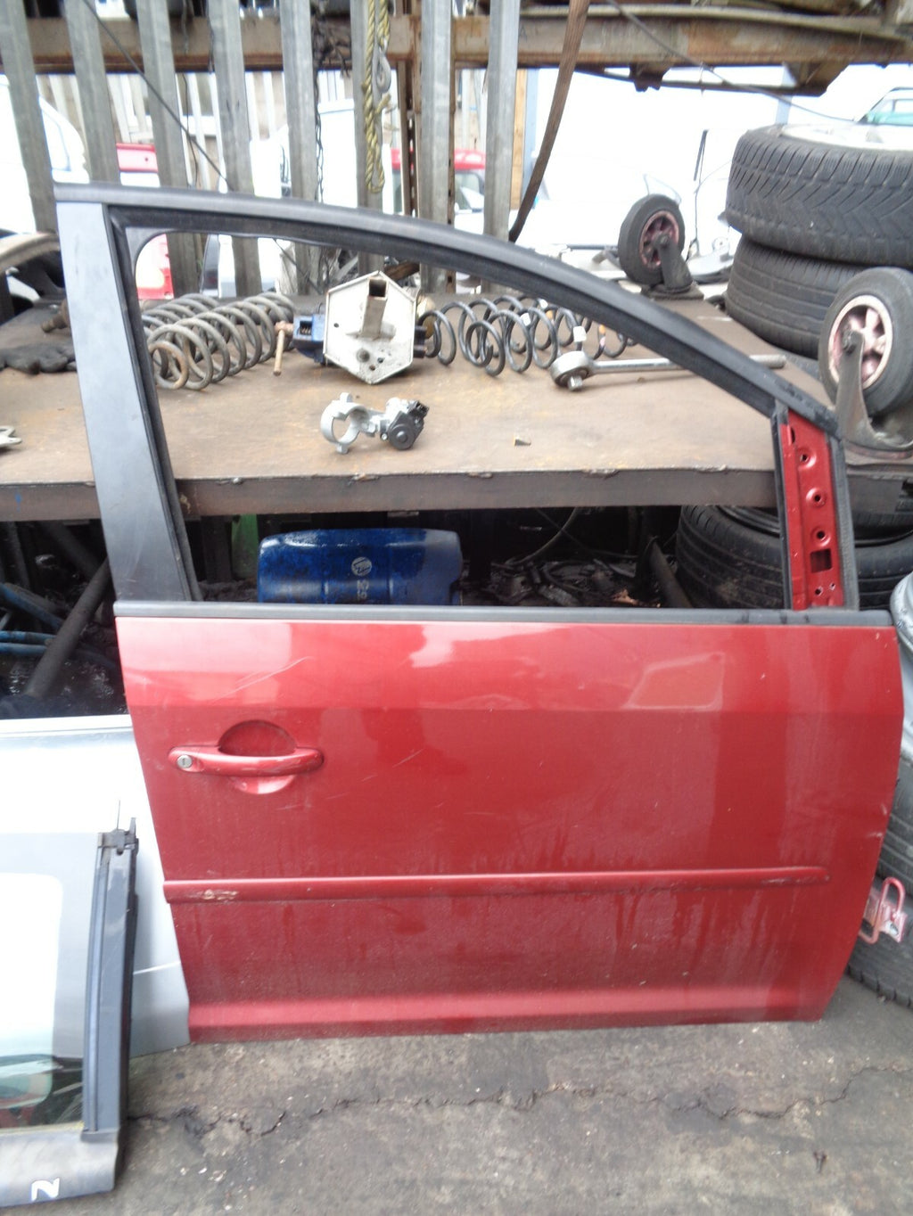 VW VOLKSWAGEN TOURAN MK1 2006 DRIVER SIDE COMPLETE DOOR RED