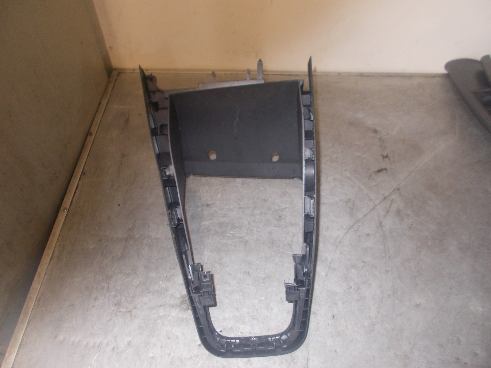 VW VOLKSWAGEN POLO 6R MK5 GEAR STICK SURROUND TRIM 6R2863680