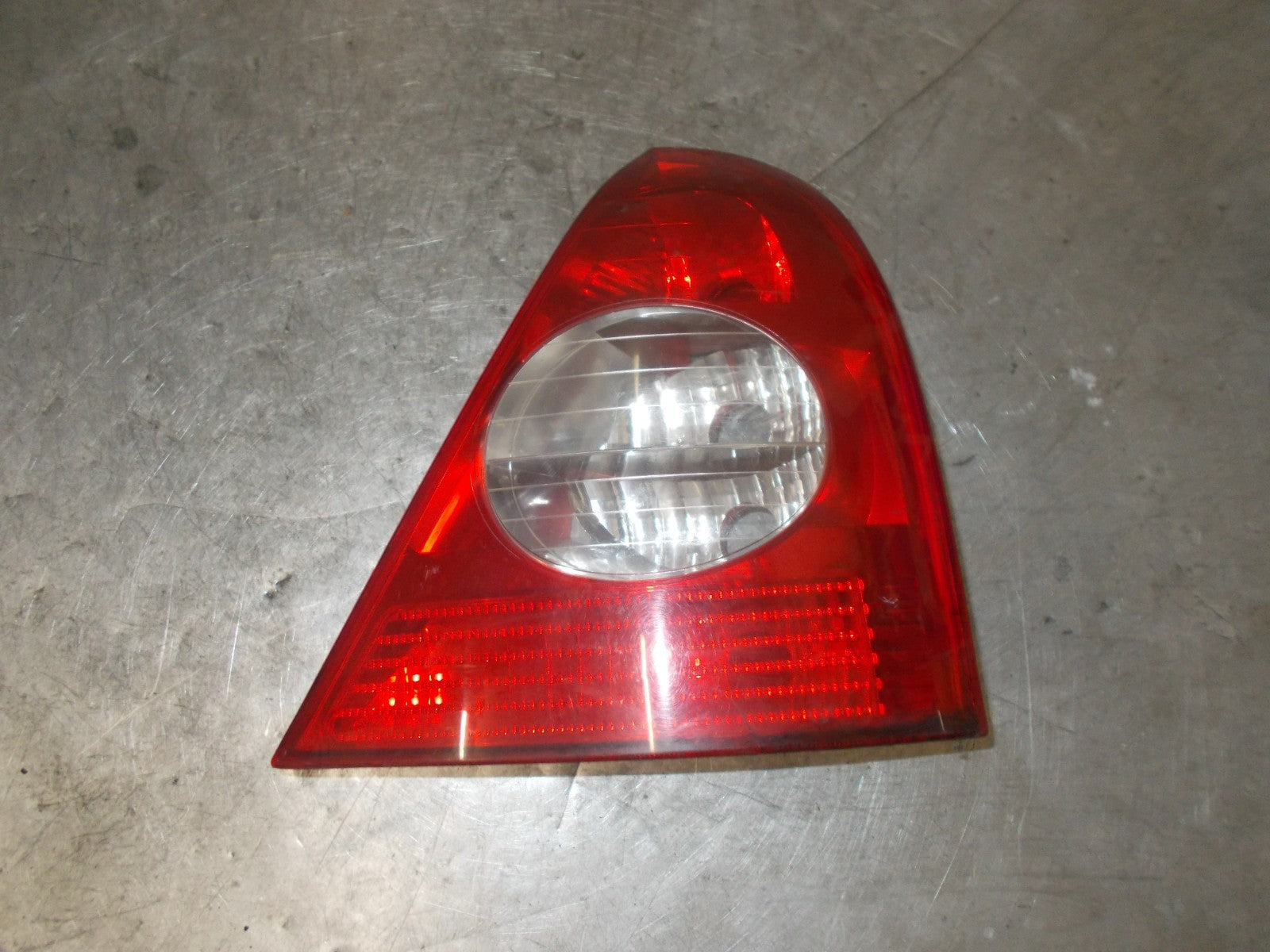 RENAULT CLIO 2003 FACELIFT OSR DRIVER SIDE REAR LIGHT TAIL LIGHT 8200071414