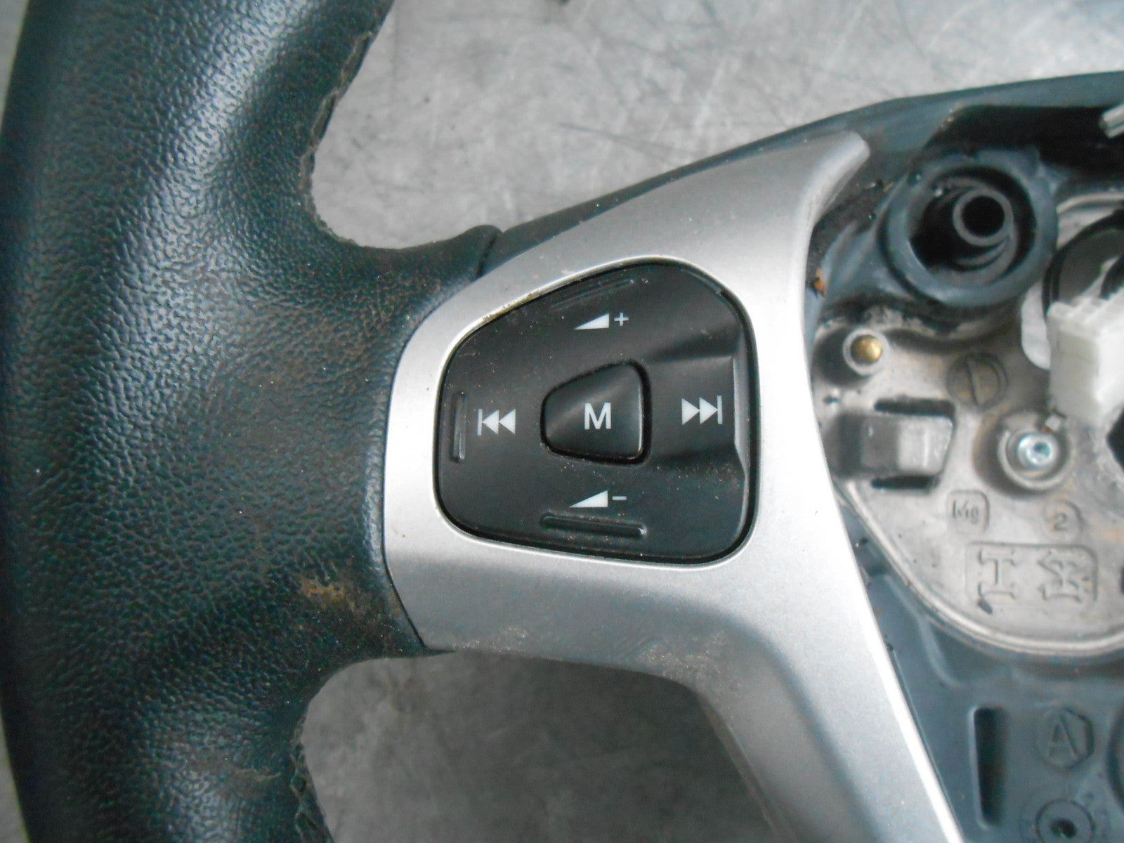 FORD FIESTA MK7 MK8 MK9 MULTIFUNCTION3 SPOKE LEATHER STEERING WHEEL C1BB3600EB