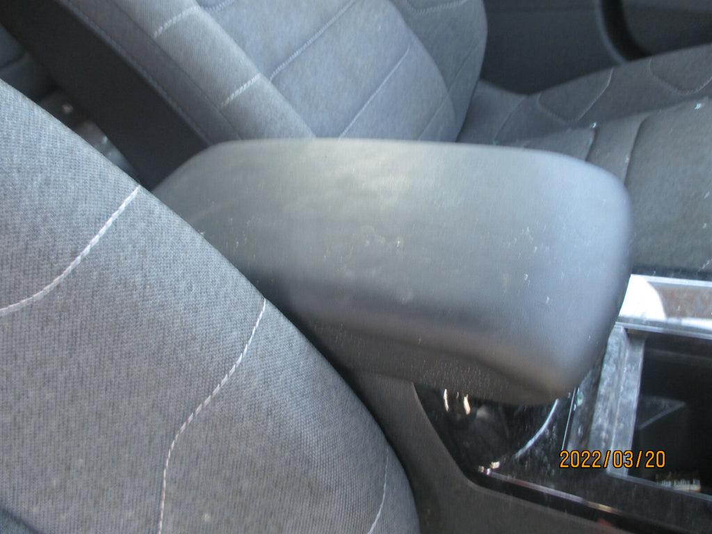 CITROEN C4 MK3 2021 BARE CENTRE CONSOLE WITH LEATHER ARMREST VENTS