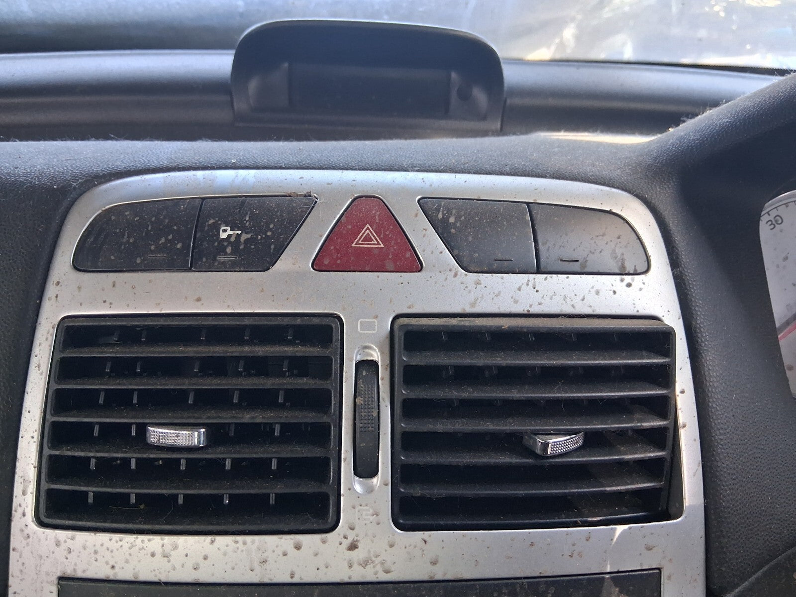 2006 PEUGEOT 307 CENTRE DASHBOARD FRONT AIRVENT HAZARD SWITCH TRIM PANEL