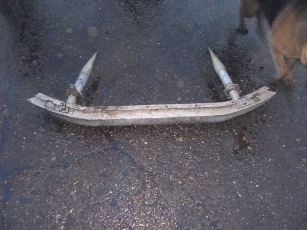 AUDI A8 D2 FRONT BUMPER REINFORCEMENT SUPPORT BAR & PISTONS 4D0807271C