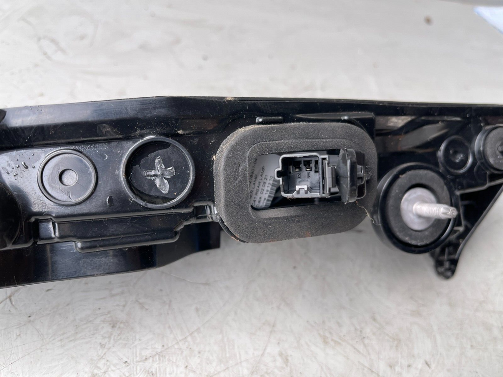 CITROEN C4 REAR RIGHT DRIVER SIDE TAIL LIGHT 9831120580