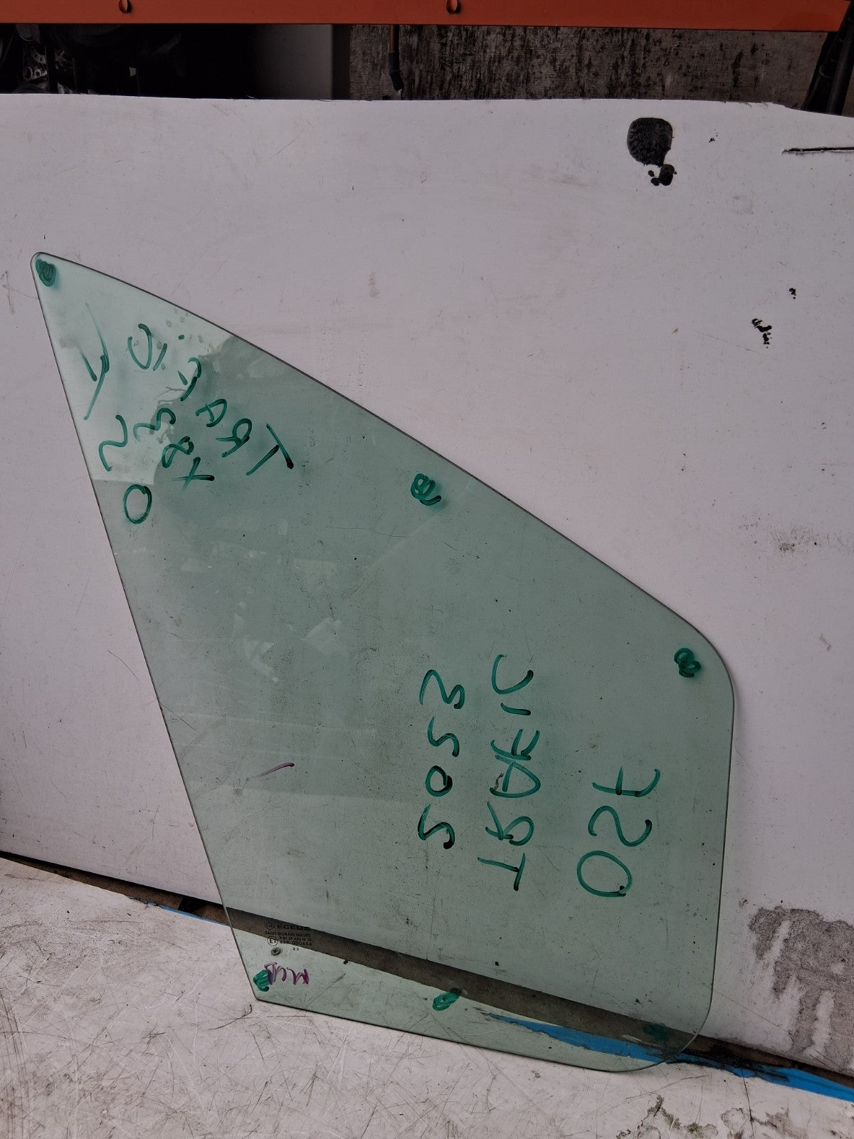 2023 RENAULT TRAFIC X82 MK3 OS DRIVER SIDE FRONT QUARTER WINDOW GLASS