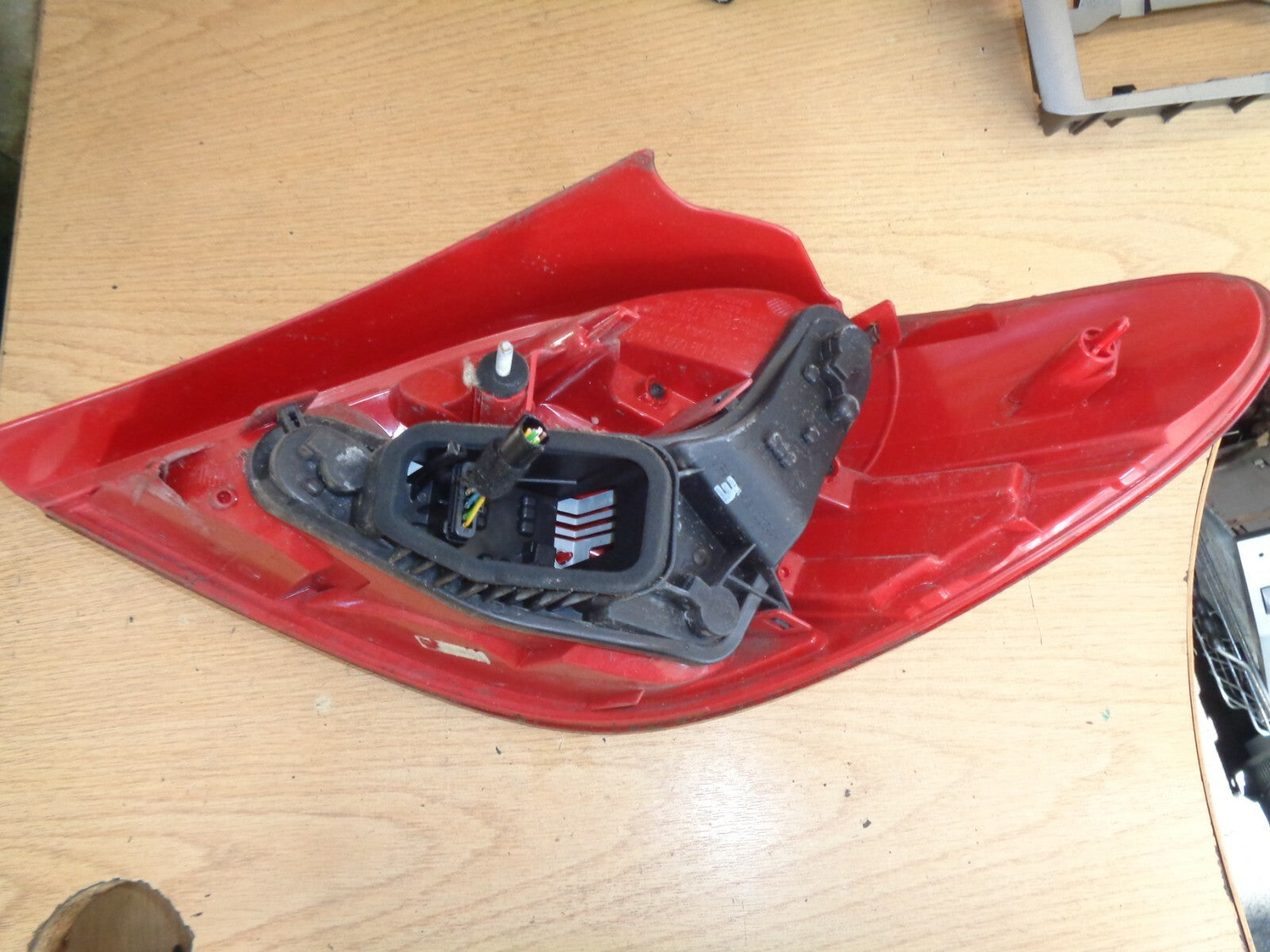 PEUGEOT 207 MK1 5 DOOR HATCHBACK  NSR PASSENGER SIDE REAR TAIL LIGHT 9686566080