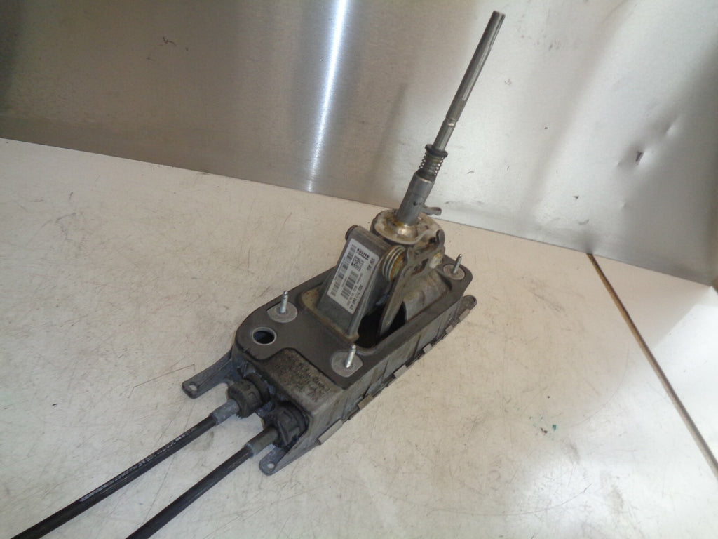 VW VOLKSWAGEN PASSAT CC 2012 6 GEAR SHIFTER WITH LINKAGES 3C0711049AG