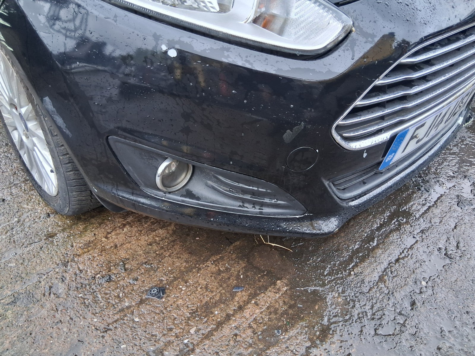 2014 FORD FIESTA MK7 FRONT COMPLETE BUMPER WITH GRILL PANTHER BLACK METALLIC DC