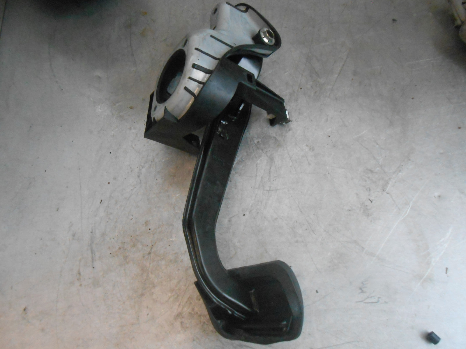 MERCEDES C CLASS S204 W204 2013 C220 CDI AUTO AUTOMATIC BRAKE PEDAL A2042902201