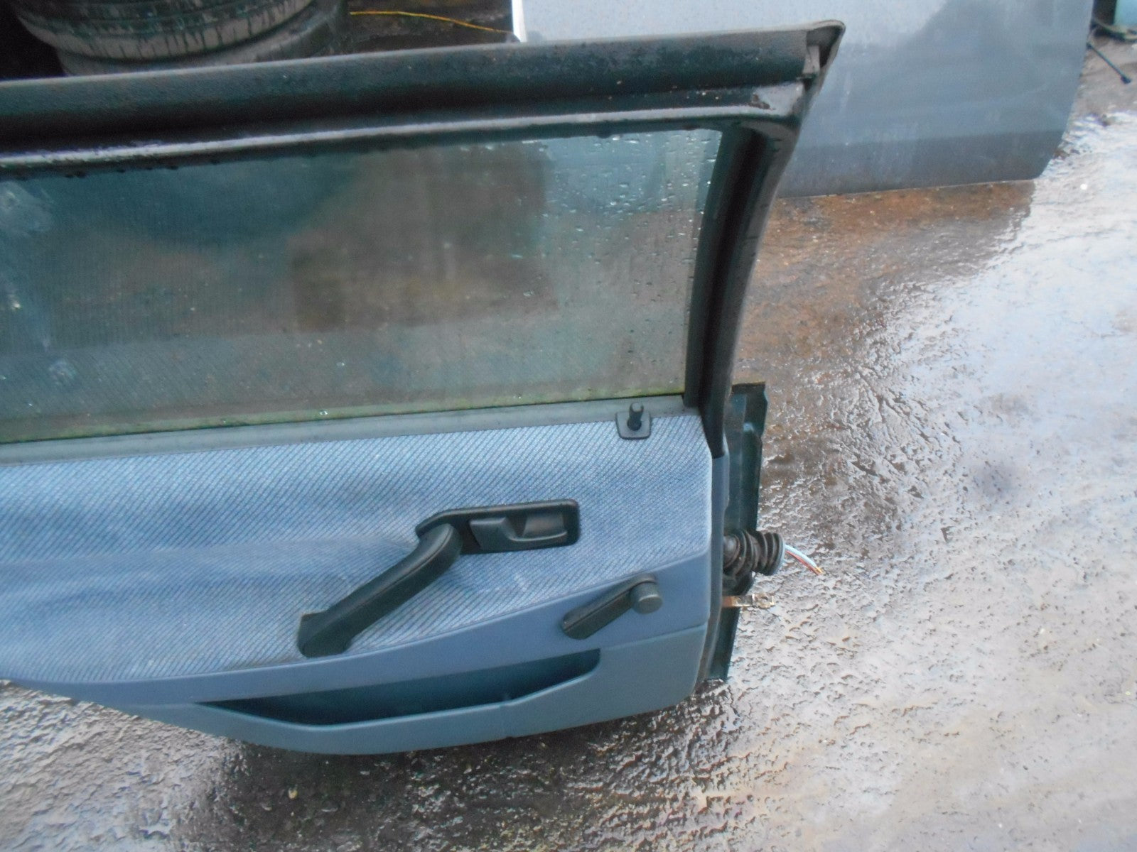 VOLKSWAGEN VW PASSAT B3 (MK3) 1990 NSR PASSENGER SIDE REAR COMPLETE DOOR BLUE
