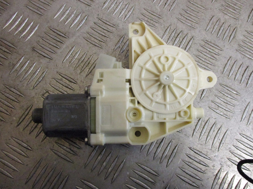 MERCEDES C CLASS S204 2013 C220 OSF DRIVER SIDE FRONT WINDOW MOTOR A2048200242