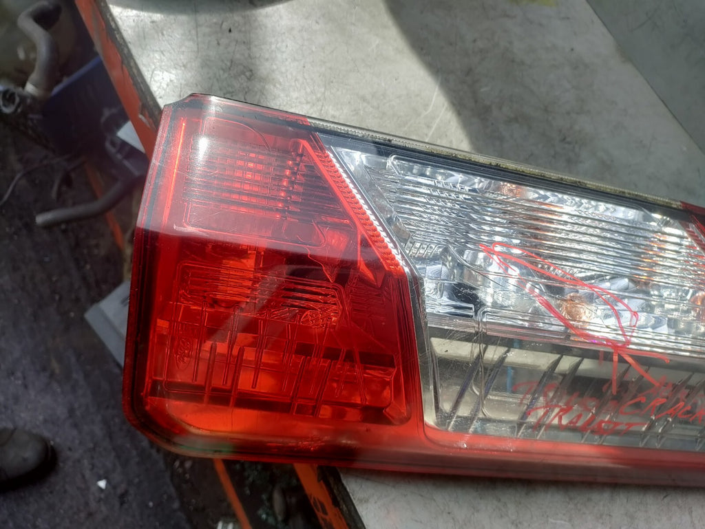 2021 FORD TRANSIT 350 MK8 OSR DRIVER SIDE TAIL LIGHT CRACKED BK3113404AC