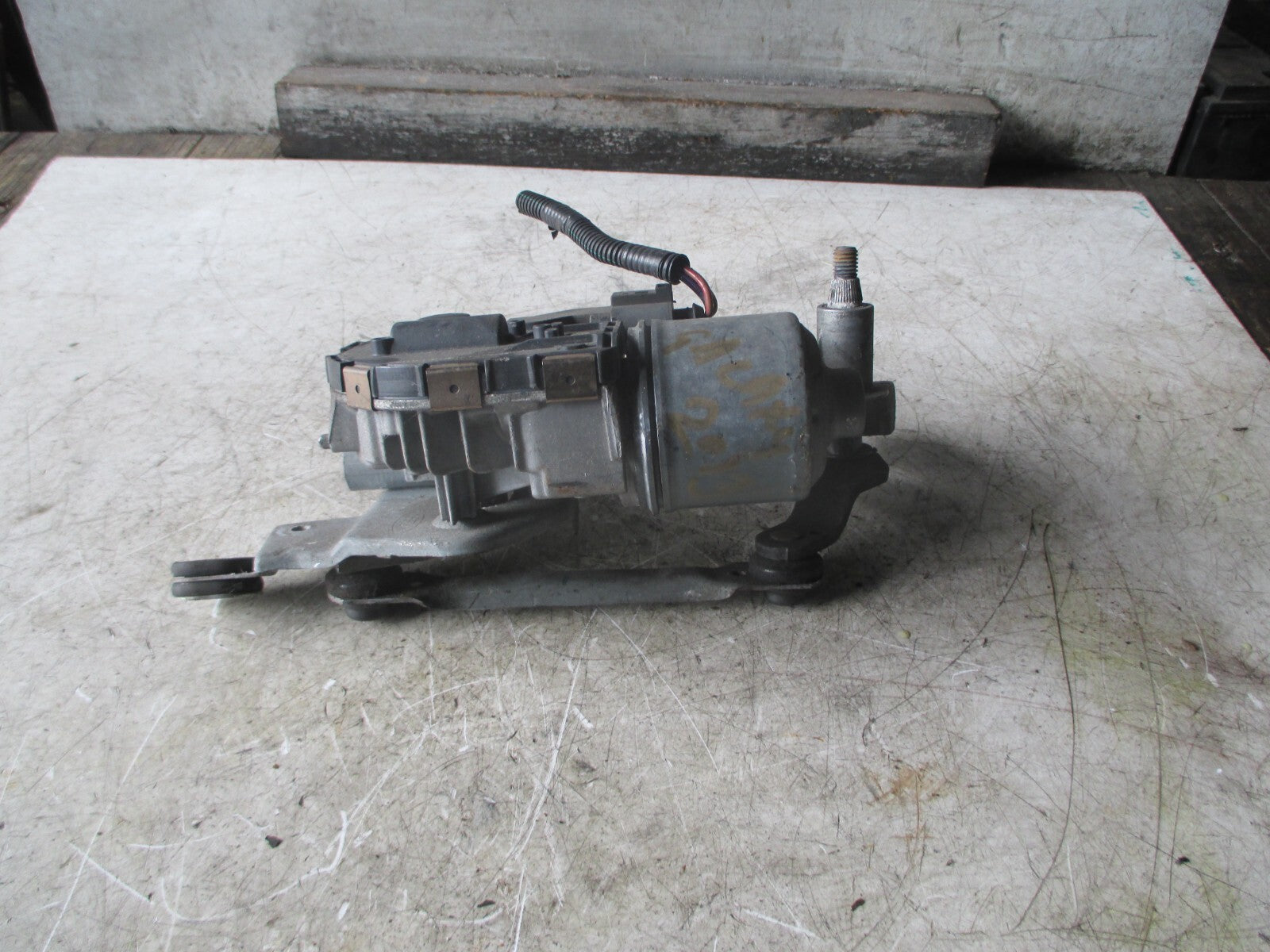 FORD GALAXY 2013 MK3 2.0 OS DRIVER SIDE FRONT WINDSCREEN WIPER MOTOR 6M2117504DD