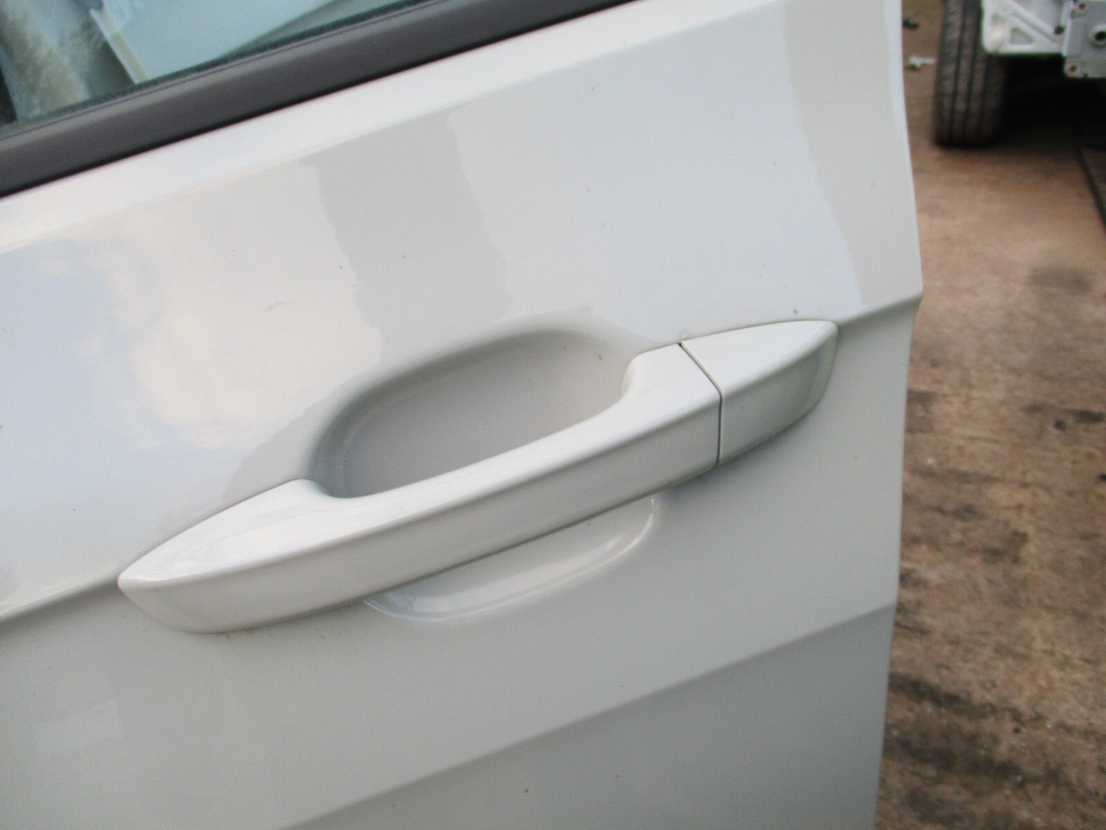 2023 VW VOLKSWAGEN T CROSS NSF PASSENGER SIDE FRONT EXTERIOR DOOR HANDLE GREY