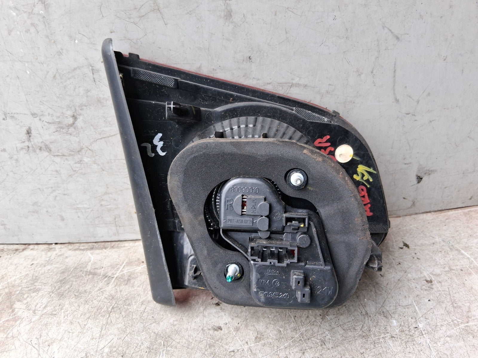 2011 VW VOLKSWAGEN GOLF MK6 OSR DRIVER SIDE REAR INNER TAIL LIGHT 5K0945094