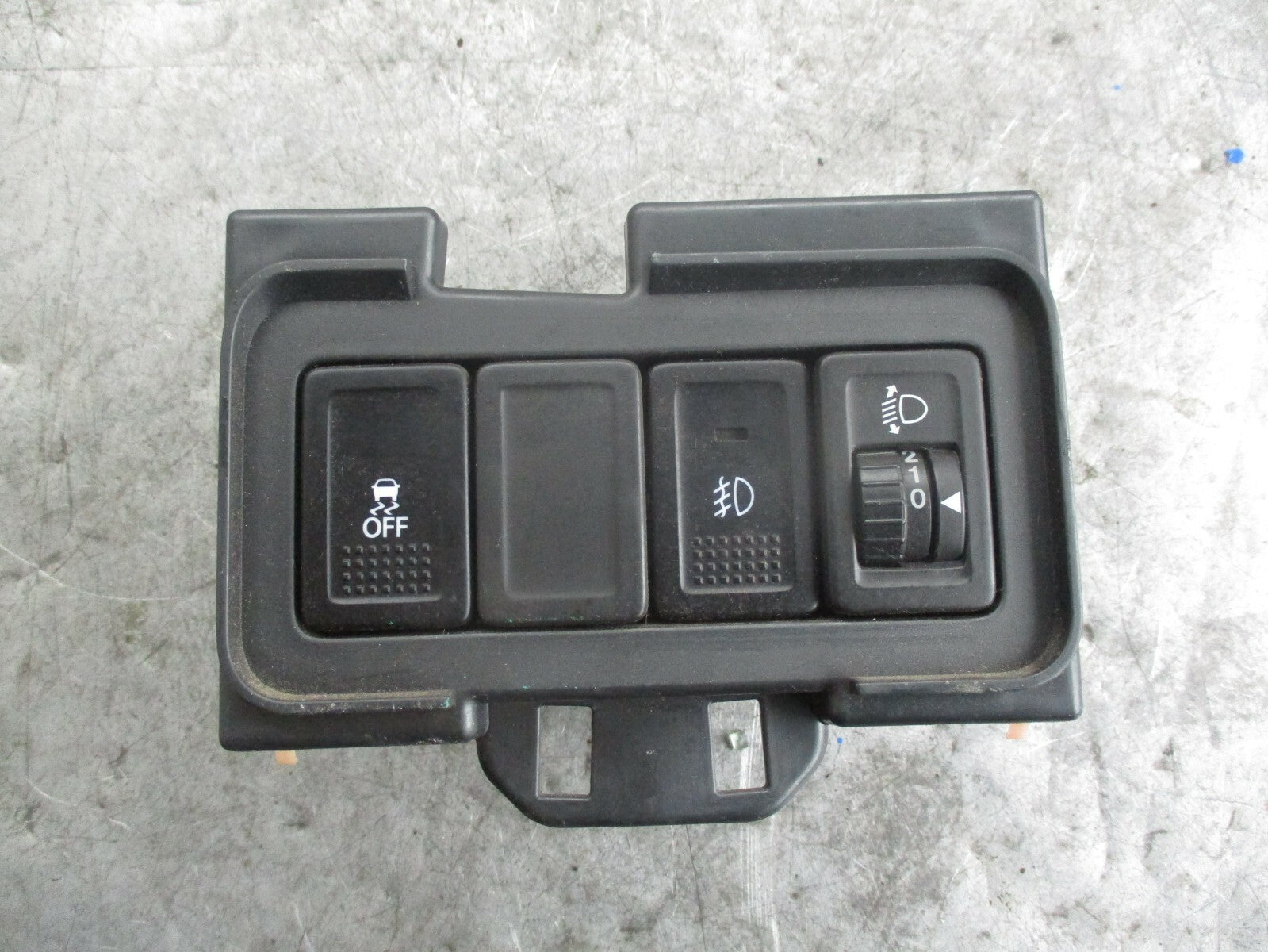 SUZUKI SWIFT MK3 HEADLIGHT LEVEL ADJUSTMENT CONTROL SWITCHES 3727057L00