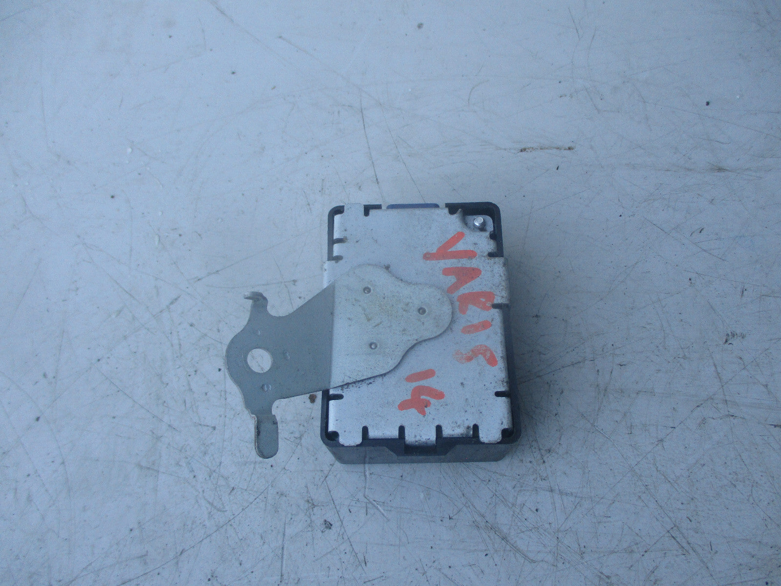 TOYOTA YARIS MK3 2014 DOOR CONTROL RECIEVER 897400D100