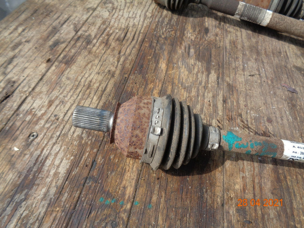 RENAULT TWINGO MK3 2017 0.9 PETROL SHORT PASSENGER FRONT DRIVESHAFT A4533503500