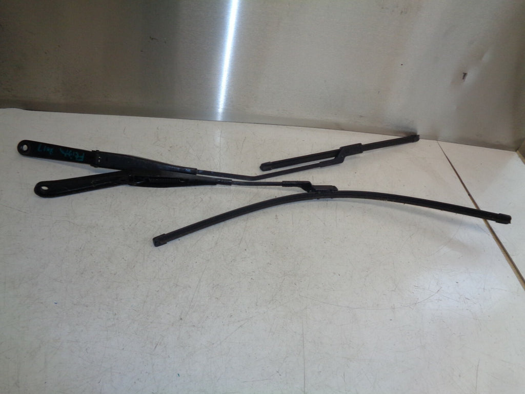 FORD FIESTA MK7 2017 1.25 PETROL FRONT WIPER ARMS + BLADE